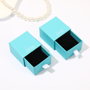Lussuosa Scatola Rigida per Gioielli 5x5cm Biodegradabile Riutilizzabile Ecologica con Logo Personalizzabile e Fodera in Spugna per Anelli - Product Image 2