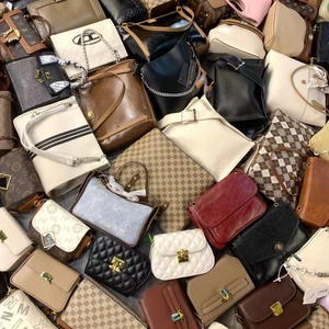 Y BIN NUEVO Popular a Bajo Precio Venta al por Mayor a Granel 90% Limpio Nuevo, Bolsas de Pacas de Moda para Ropa Usada - Product Image 5