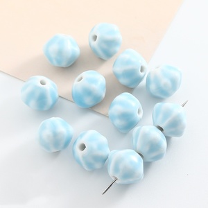 Cuentas de Cerámica Esmaltadas Irregulares Coloridas de 11*13mm, Cuentas de Porcelana con Forma Geométrica de Linterna para Hacer Collares y Pulseras - Product Image 4
