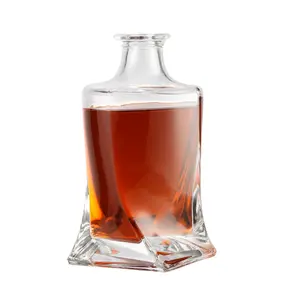 Factory wholesale supplier premium 750ml vodka whisky brandy spirit glass liquor decanter bottle with glass stopper cork