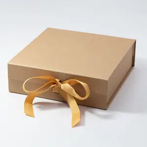 จัดส่งที่รวดเร็วที่มีจำหน่ายจำนวนมากแข็งกระดาษคราฟท์แม่เหล็กพับกล่องของขวัญด้วยริบบิ้น