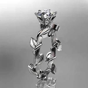 Anello con Cristallo a Foglia d'Ulivo per Donne, Accessorio Elegante Ispirato alla Natura per Uso Quotidiano - Product Image 1