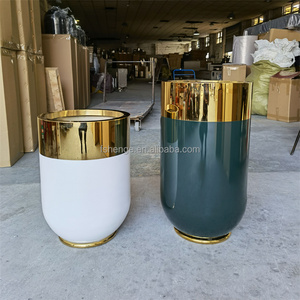 Jarrón <span class=keywords><strong>de</strong></span> flores <span class=keywords><strong>de</strong></span> metal dorado <span class=keywords><strong>de</strong></span> lujo, maceta <span class=keywords><strong>de</strong></span> flores dorada <span class=keywords><strong>con</strong></span> espejo <span class=keywords><strong>de</strong></span> acero alto a precios baratos - Product Image 1