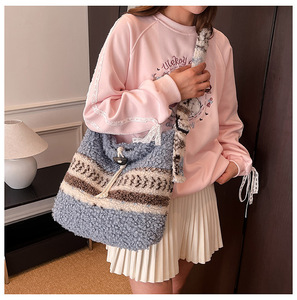 Nuevo Bolso de Mujer de Felpa de Gran Capacidad, Moda Otoño Invierno, Minimalista, Versátil, de un Solo Hombro, Estilo Coreano Retro - Product Image 1