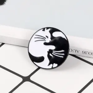 RTS 인기있는 제조 크리 에이 티브 저렴한 고품질 공장 흑백 고양이 지주 금속 하드 에나멜 핀