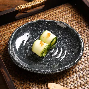日本のカスタムプリント白日本の黒マットつや消し不規則なセラミック食器レストランホテルのサラダデザートプレート