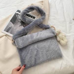 Bolsos de mano de felpa esponjosa peluda de piel sintética, bolso de mano suave portátil 3, nuevo modelo, bolso cruzado de piel sintética peluda para mujer - Product Image 6