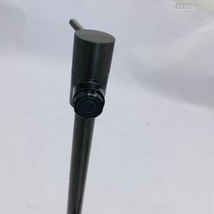 Robinet de cuisine pliant en acier inoxydable à coloration gris pistolet à <span class=keywords><strong>filtre</strong></span> froid unique robinet de cuisine à deux leviers commutable à 180 ° - Product Image 4