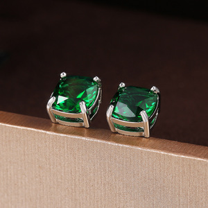 Orecchini a perno quadrati con zirconi freschi, gioielli versatili per l'uso quotidiano da donna - Product Image 5