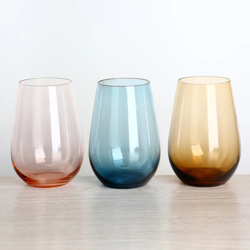 थोक ग्लैसवेयर रंगीन गोब्लेट वाइन चश्मा विशेष विंटेज रंगीन कांच के बर्तन