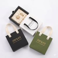 Boîte à bijoux carrée blanche personnalisée de luxe, emballage avec doublure en velours bleu foncé, boîte rigide avec poignée en satin bleu marine, sac cadeau en papier