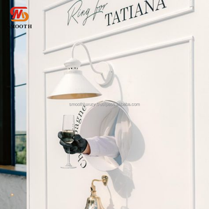 Suave acrílico parte divertida mago con mano extendida que muestra el soporte de champán en el fondo - Product Image 1