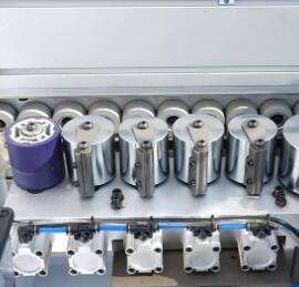 Machine de chantournage de meubles CNC entièrement automatique à double pot de colle, haute efficacité, pour chants courbes de meubles en Espagne (ESP) - Product Image 5