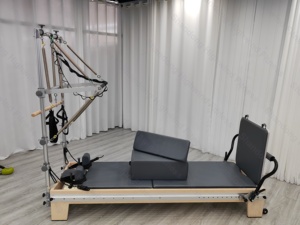 Offre Spéciale : Machine de Pilates Reformer en Aluminium à Rails Intégrés avec Tour pour Studio de Pilates - Product Image 5