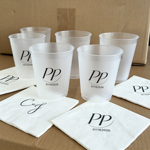 Gobelets en plastique transparents à fond rond pour thé boba et café glacé, avec couvercles, personnalisables avec logo, nom et blason, en PET et PP, disponibles en 10, 12, 14, 16, 18, 20 oz - Product Image 1