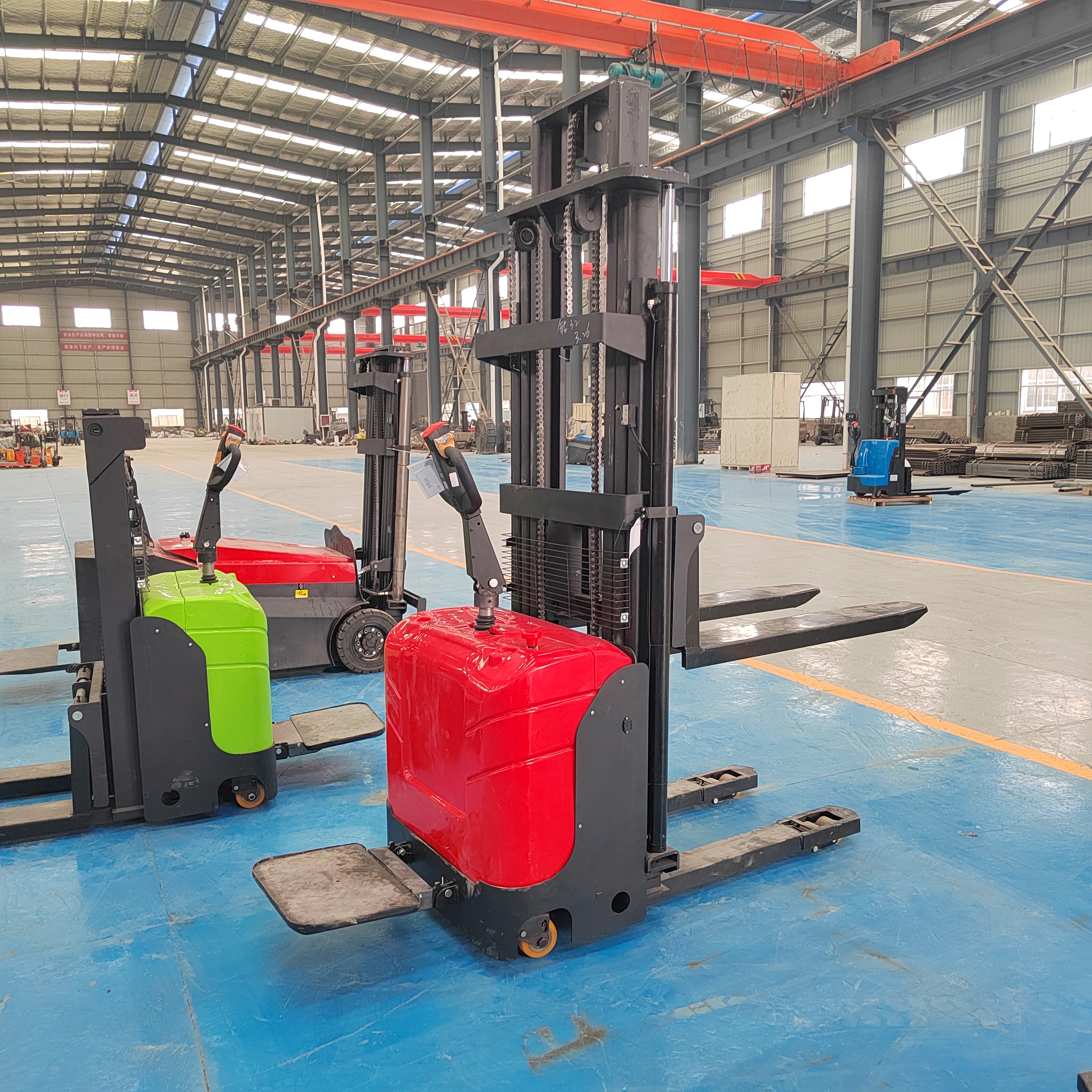 Carrello elevatore impilatore