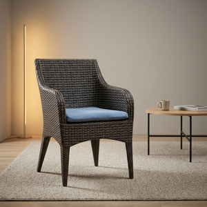 Chaise de jardin contemporaine en osier avec coussin bleu, pieds coniques, design minimaliste pour villa et parc, mobilier d'extérieur - Product Image 1