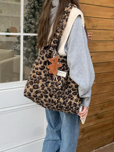Nuova Borsa Invernale 2026 con Stampa Leopardata in Peluche, Grande Capacità, Stile Universitario, Borsa a Tracolla Singola Pelosa alla Moda - Product Image 2