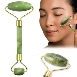 Rullo in Quarzo Bianco e Verde Portatile, Gua Sha per Massaggio Facciale di Bellezza, Rullo in Giada Rosa per il Viso - Product Image 2