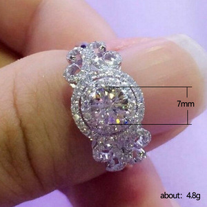 Anello con Cristalli Incastonati per Donne, Elegante Accessorio Minimalista per Uso Quotidiano e Feste - Product Image 5