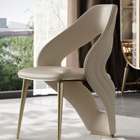 Chaise de salle à manger pour café intérieur, restaurants, cafés, design nordique français, luxe, structure en fer, revêtement en cuir, écologique