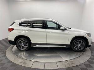 รถยนต์ปี 2020 X1 AWD Drive28i เกียร์อัตโนมัติ หลังคาซันรูฟ 4 ประตู รถ SUV ภายในเบาะหนังสีเข้ม ระบบ ACC สภาพดี ราคาขายส่ง - Product Image 4