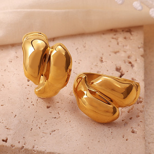 Bague en acier inoxydable plaqué or 18 carats, minimaliste et irrégulière, bijou de luxe pour femme, à porter au quotidien, bague empilable. - Product Image 3