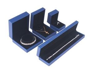 Caja de regalo de almacenamiento de joyas de cuero PU personalizada de lujo con forro de terciopelo forma cuadrada diseño personalizado y logotipo - Product Image 1