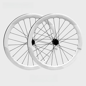 Paire de roues 700C avec frein à disque Matériau de <span class=keywords><strong>jante</strong></span> en fibre de <span class=keywords><strong>carbone</strong></span> pour vélos de route et <span class=keywords><strong>BMX</strong></span> pour vélo à disque en <span class=keywords><strong>carbone</strong></span> - Product Image 4