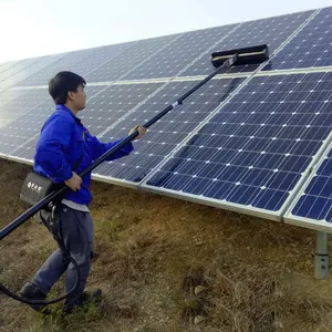 Brosse de nettoyage de toit à pulvérisation d'eau multifonctionnelle, équipement d'outil de nettoyage de poussière de panneau solaire, système de nettoyage de panneau solaire PV //