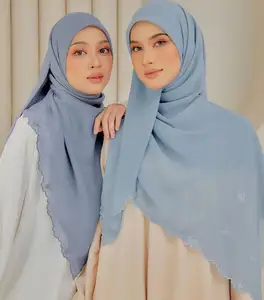 Venta al por mayor 2023 bordado chal moda Malasia Tudung liso pesado gasa bordado Hijab mujeres musulmanas bufanda pañuelo para la cabeza