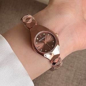 Relojes de Cuarzo Populares de Fábrica para Mujer, Pulseras de Acero Inoxidable, Diseño Pequeño a Prueba de Agua, Ventana de Cristal con Esfera y Agujas - Product Image 4