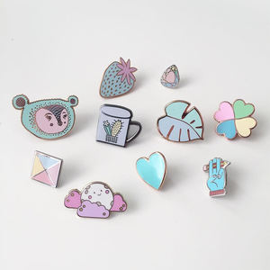 Broches en métal amusantes et mignonnes en gros, épingles en émail, badges en métal, épingles à revers personnalisées pour vêtements féminins - Product Image 3