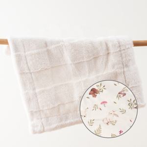 Couverture en fausse fourrure de vison imprimée lapin blanc, douce et moelleuse, 30x40 pouces, tricotée, écologique, antistatique, pour l'hiver et Pâques - Product Image 1