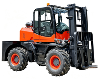 Chariot élévateur diesel robuste à quatre cylindres, 3 tonnes, 5 tonnes, 4x4, tout-terrain, avec conducteur à bord, transpalette hydraulique, pour travaux de construction extérieurs et manutention de marchandises