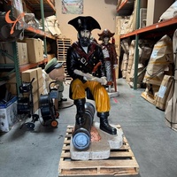 Statue de capitaine pirate de haute qualité conçue sur mesure Sculpture en fibre de verre en résine pleine grandeur pour cadeaux