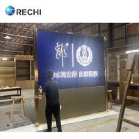 RECHI Présentoir de magasin d'alcool Design Baijiu Présentoir Étagère Comptoir d'esprit Table Vitrine de présentation du vin pour le vin de luxe