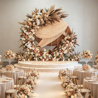 Arche florale ronde rétro en herbe de la pampa, drapée de tissu, pour toile de fond de mariage, décoration d'événements bohèmes