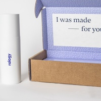 Boîte d'emballage en carton ondulé écologique bleu marine avec logo personnalisé imprimé en couleur pour cadeaux et cosmétiques