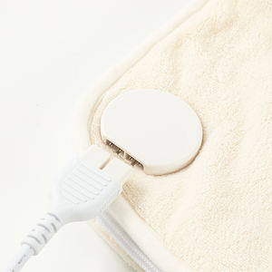 Calentador de Pies Eléctrico de Calentamiento Rápido de 120V 220V con Termostato Ajustable, Protección Contra Sobrecalentamiento, Uso en el Hogar y la Oficina, Hecho de Plástico, 10000mAh - Product Image 5