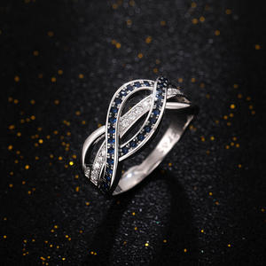 Anello di fidanzamento da donna F1793 in oro bianco con zaffiro, taglio rotondo brillante, incastonatura a canale, gioiello raffinato - Product Image 3