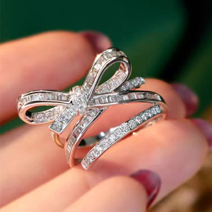 Anello a Fiocco per Donne, Design Semplice per Uso Quotidiano - Product Image 1