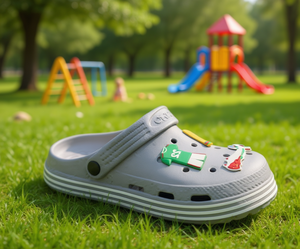 Sandalias Zuecos para Niños, Color Gris, Talla 22, con Pines Animados, Zapatos de Verano para Niños - Product Image 2