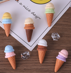 Miniatures <span class=keywords><strong>de</strong></span> cornets <span class=keywords><strong>de</strong></span> crème glacée 3D réalistes en résine, breloques dessert <span class=keywords><strong>double</strong></span>-cuillère pour boucles d'oreilles, porte-clés, coques <span class=keywords><strong>de</strong></span> téléphone et accessoires pour cheveux DIY - Product Image 3