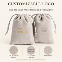 Pochette de rangement pour bijoux en velours avec logo personnalisé, fermeture à cordon réglable et options de taille personnalisées pour les bijoux