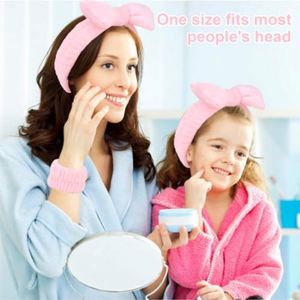 Ensemble Spa 3-en-1 : Bandeau en Peluche, Bracelets, Pinces à Cheveux, Serviette Douce pour le Visage, Accessoires de Soins et de Maquillage – Cadeau Adorable pour Femme - Product Image 5