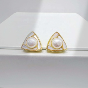 Boucles d'oreilles clous en argent sterling 925 hypoallergéniques, élégantes, géométriques, uniques, avec pierre précieuse en forme de coquille, triangle, vente en gros - Product Image 4