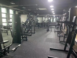 Dalles <span class=keywords><strong>de</strong></span> sol en caoutchouc composite antidérapantes durables, <span class=keywords><strong>tapis</strong></span> <span class=keywords><strong>de</strong></span> <span class=keywords><strong>gym</strong></span> avec logo personnalisé, couleur et taille personnalisables - Product Image 3