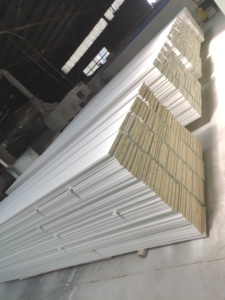 Moldura de Pared de Madera de Pino con Juntas Dentadas, Diseño Moderno Ecológico, Imprimada en Blanco, Tablero S4S - Product Image 2