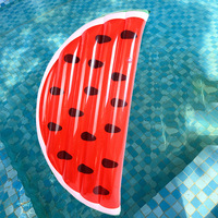 Matelas gonflable géant en forme de pastèque, flotteur de piscine en forme de pastèque, radeau de piscine en forme de tranche de pastèque de 64,9 pouces